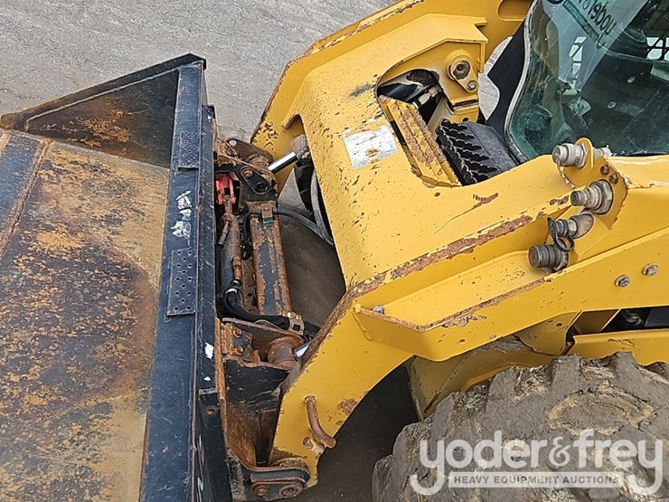 2018-caterpillar-262d-image-13