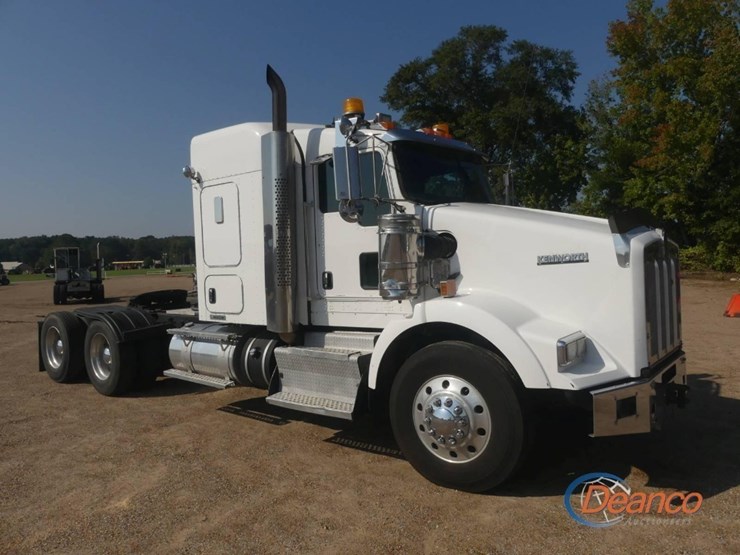 2012-kenworth-t800-image-1