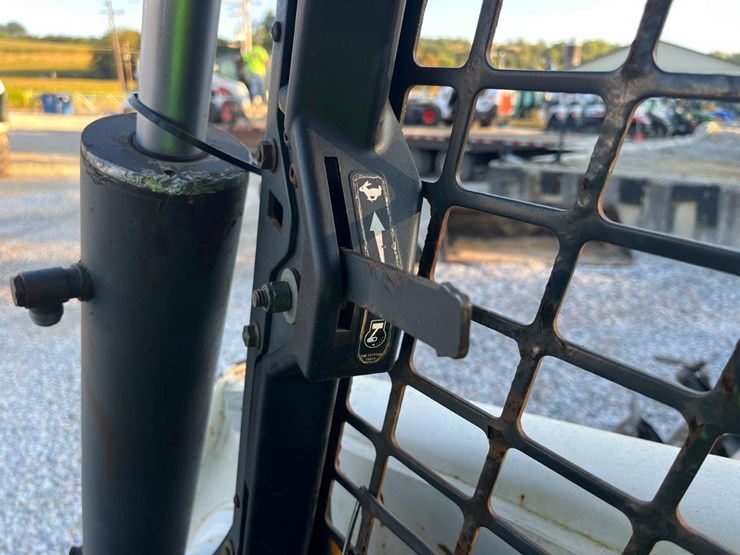 2012-bobcat-t870-image-26