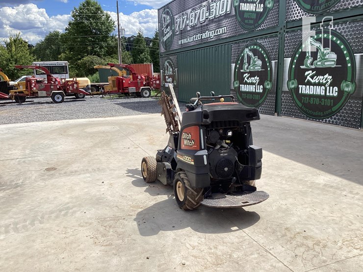2009-ditch-witch-r300-image-2