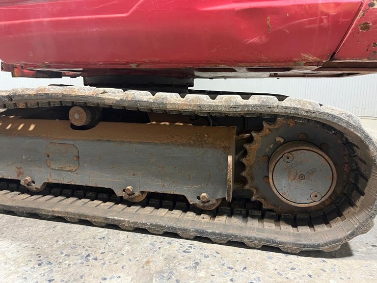 takeuchi-tb235-image-17