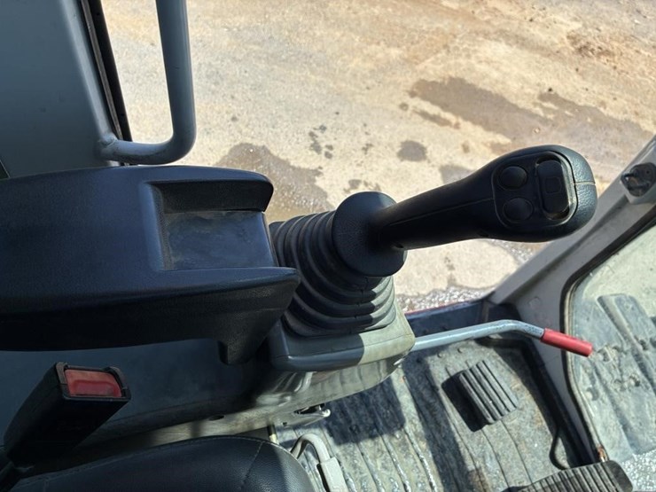 2017-takeuchi-tb290-image-25