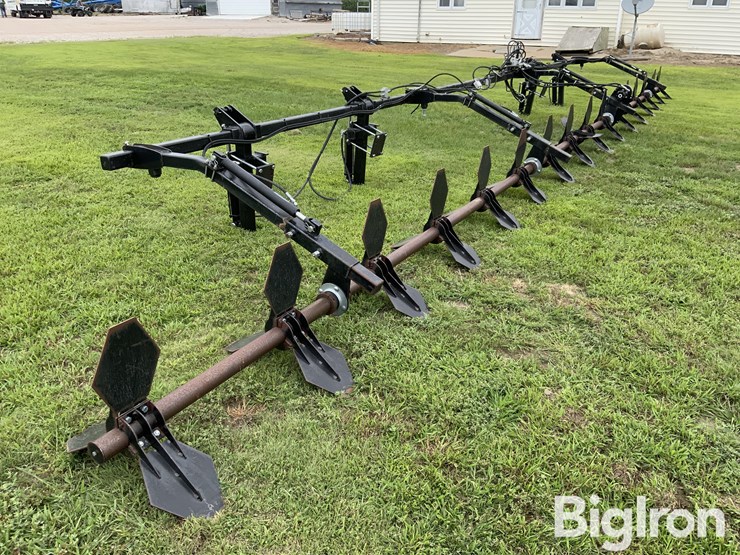 2019-john-deere-16-image-3
