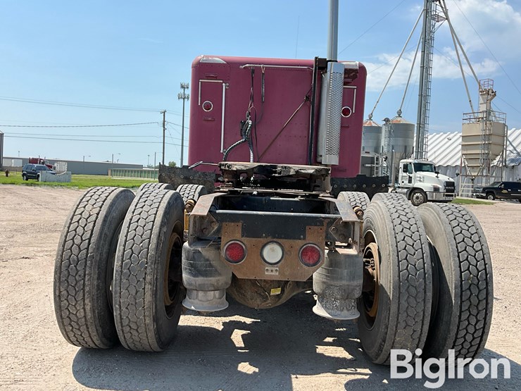 2002-freightliner-fld120-image-6