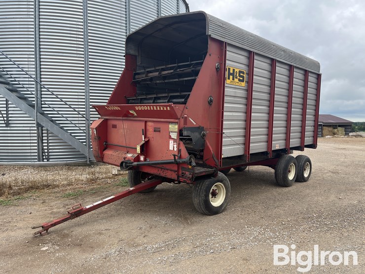 h&s-super-7+4-16'-forage-wagon-image-1