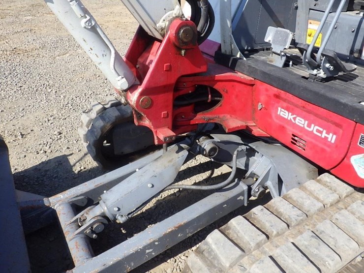 takeuchi-tb240-image-16