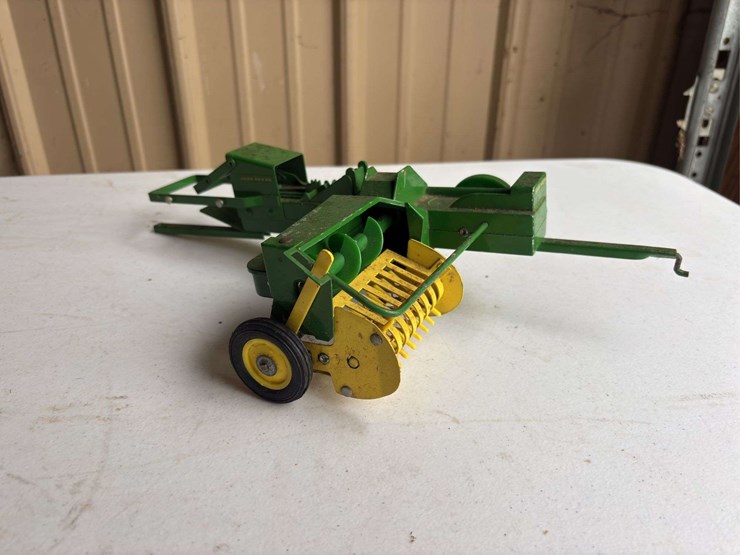 john-deere-16-image-13