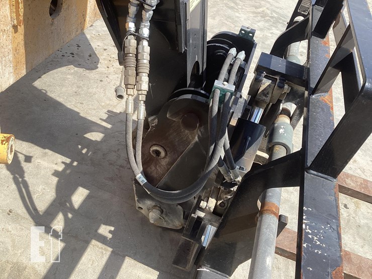 2021-caterpillar-tl1055-image-11