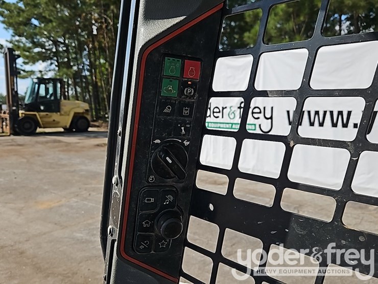 2021-bobcat-t64-image-31