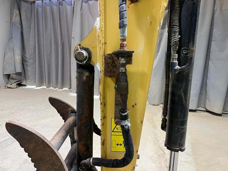 caterpillar-303-image-11