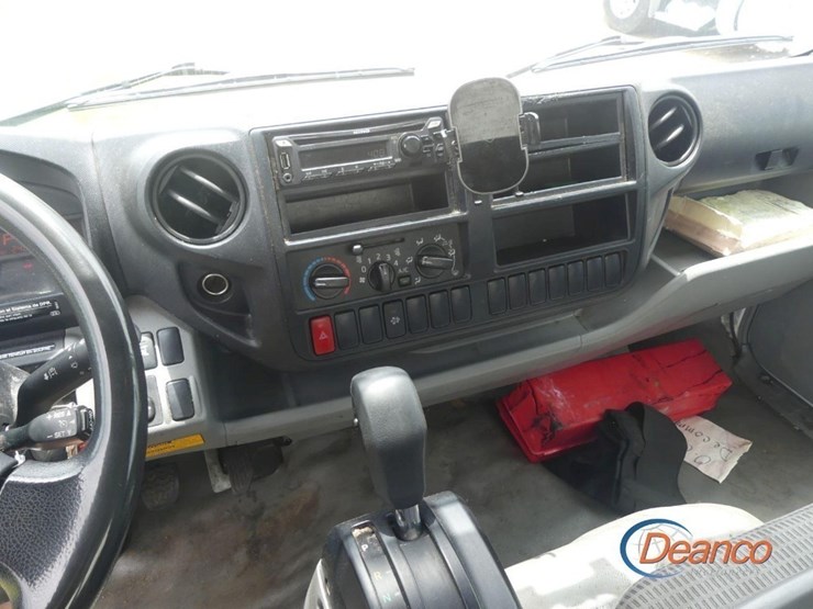 2019-hino-195-image-12