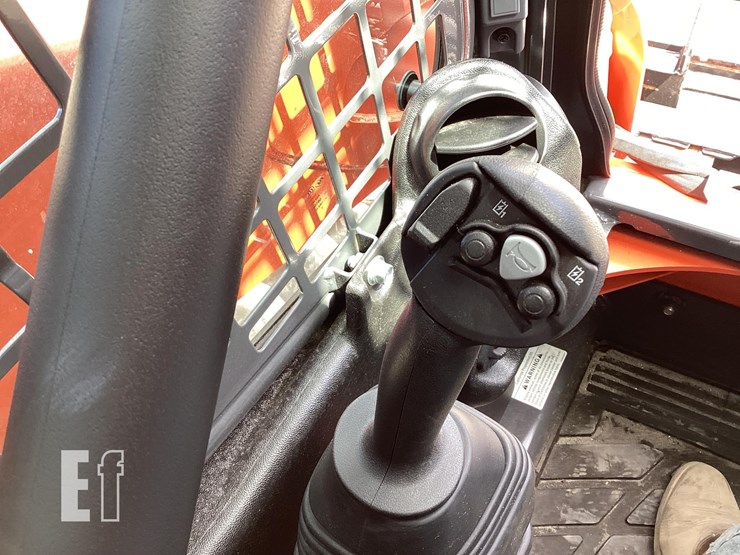 2023-kubota-ssv75-image-18