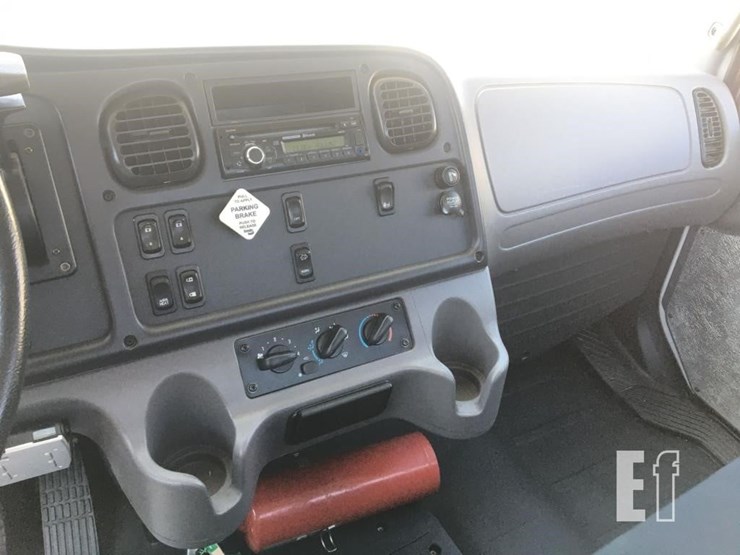 2017-freightliner-business-class-m2-106-image-7