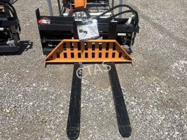 #31-•-wolverine-hydraulic-adjustable-skid-steer-forks-image-2