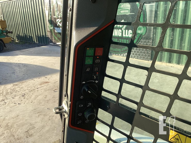 2023-bobcat-t64-image-18