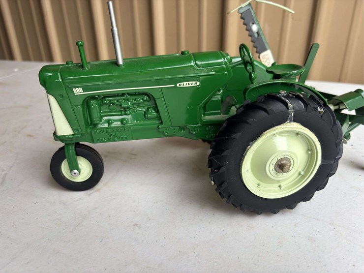 1/16-oliver-880-and-sickle-mower-image-10