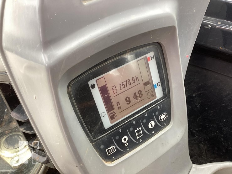 2017-kubota-kx040-4-image-15