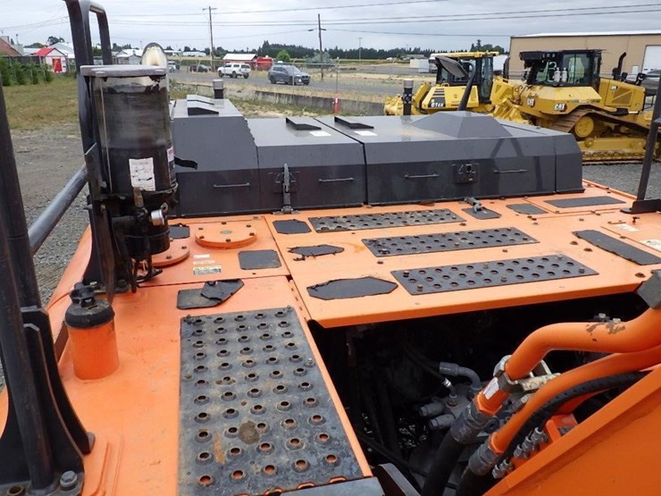 2015-hitachi-zx350lc-6n-image-22