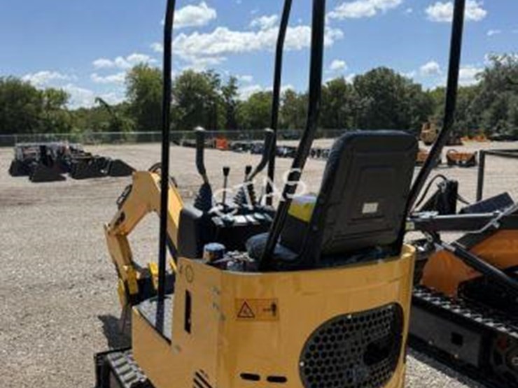 #41-•-land-hero-mini-excavator-image-3