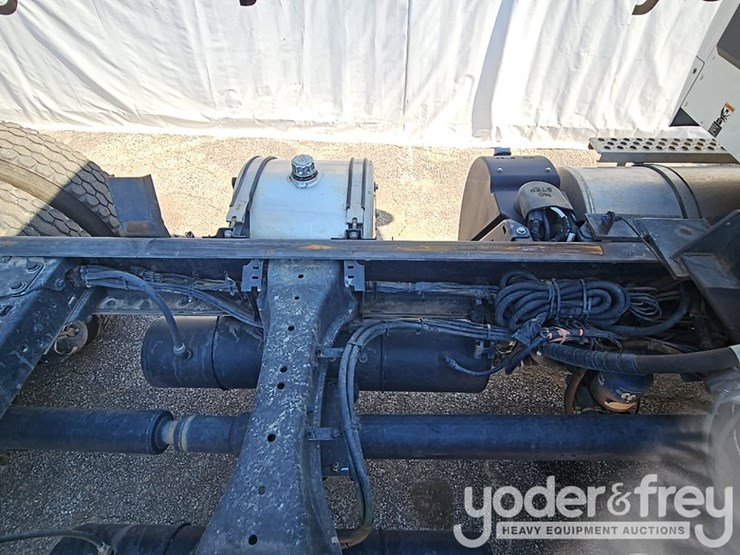 2023-kenworth-t880-image-54