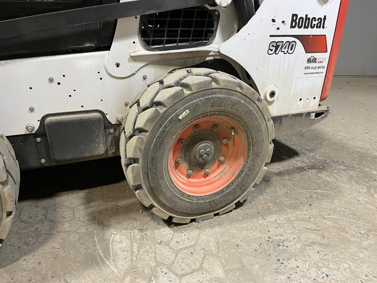 2020-bobcat-s740-image-13