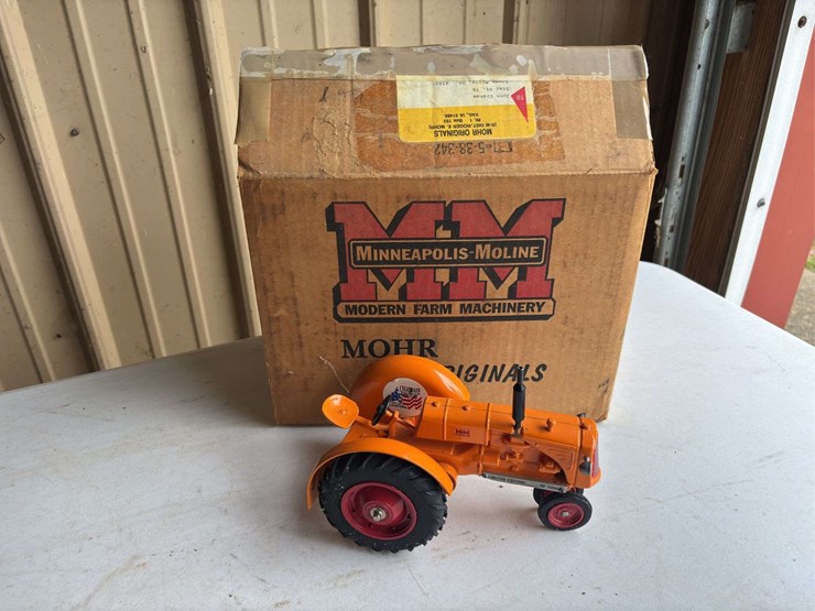 (2)-1/16-minneapolis-moline-utu-and-1/64-minneapolis-moline-udlx-image-2