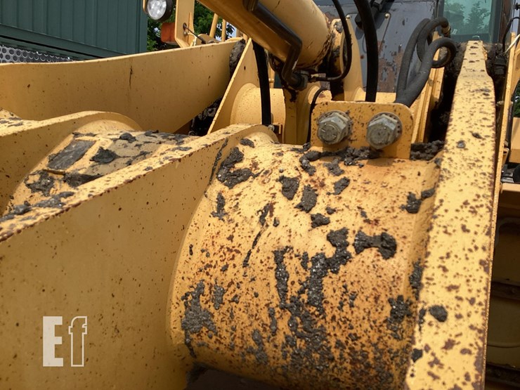 2002-deere-724j-image-10