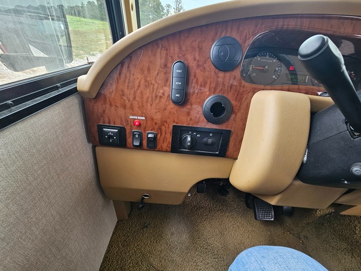 #21543-•-2014-ford-f53-motorhome-image-44
