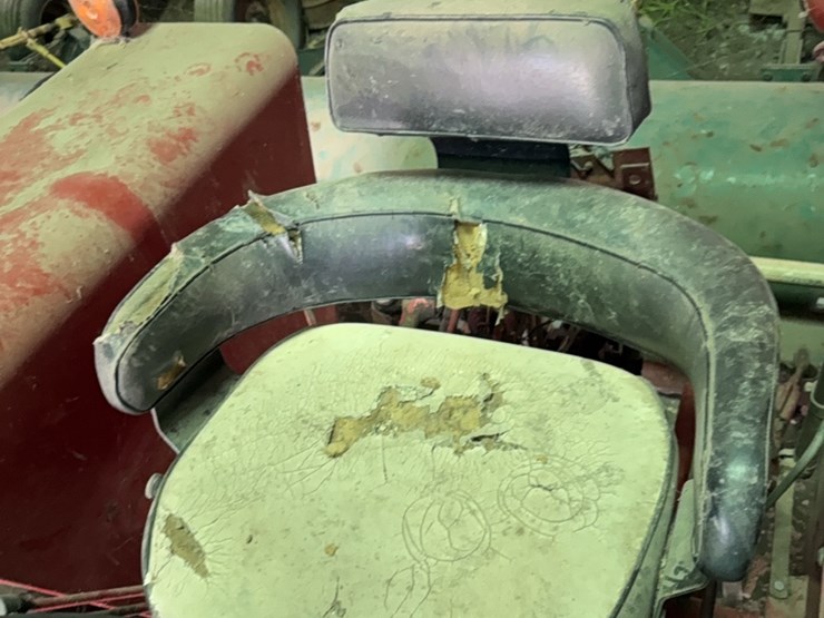 international-666-farmall-wide-front-tractor-w/-rockbox,-5,300-hrs-on-tach,-15.5-38-rears-image-4