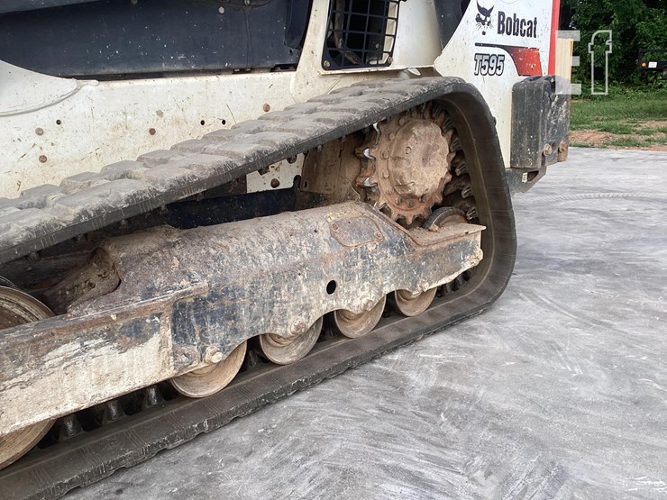 2020-bobcat-t595-image-11