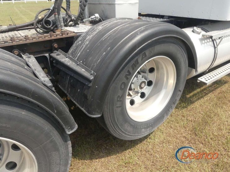 2014-kenworth-w900-image-10