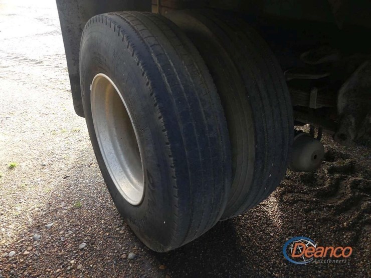 1995-ford-flatbed-truck,-s/n-1fdwf80cxsva18105-(inoperable):-s/a,-6-sp.,-water-tank-w/-pump,-odometer-shows-120k-mi.-image-6
