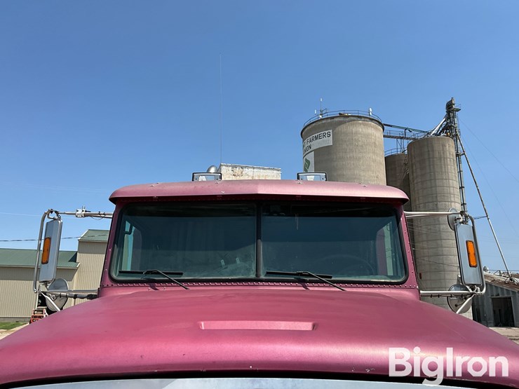 2002-freightliner-fld120-image-20