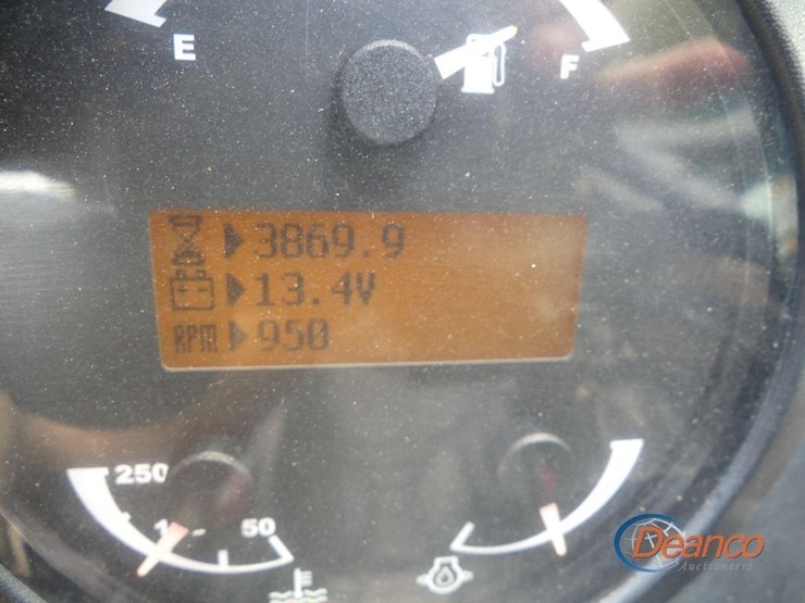 2015-caterpillar-tl642c-image-12