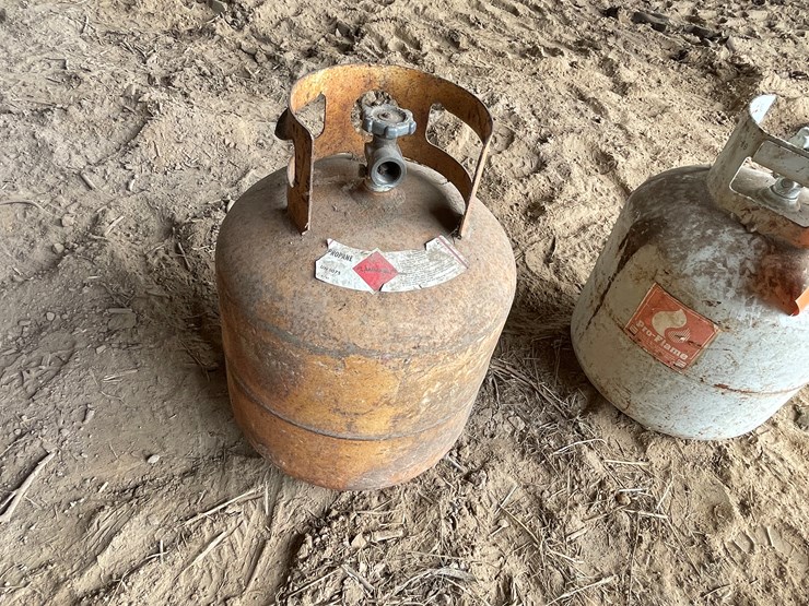 #5509-•-(2)-20-lb-propane-tanks-image-8