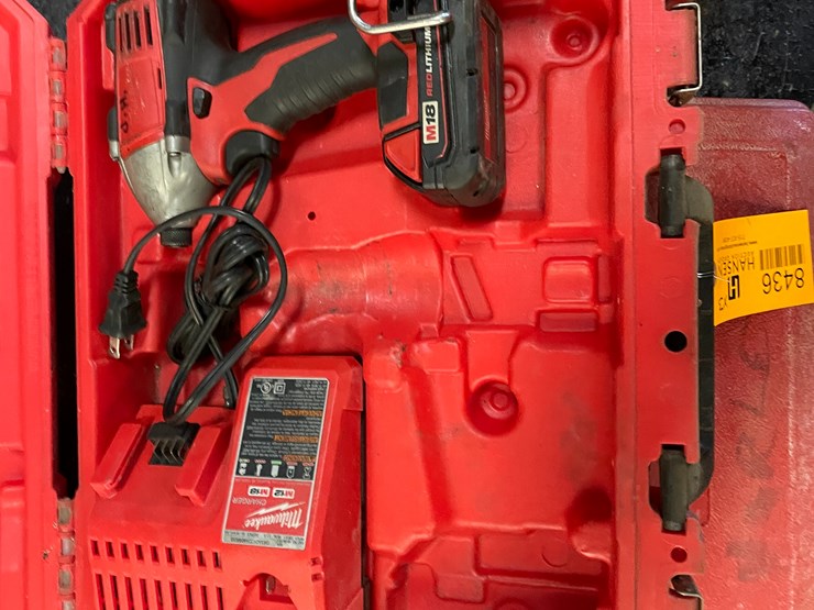 #8436-•-milwaukee-cordless-drill,-impact-and-makita-impact-image-4