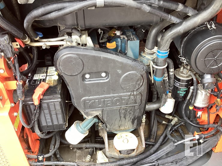 2021-kubota-ssv75-image-12