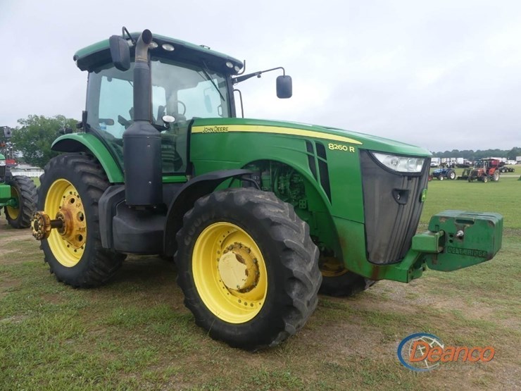 2013-john-deere-8260r-image-1