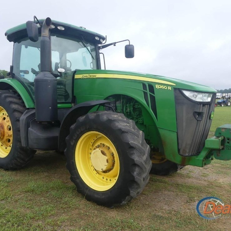 2013 JOHN DEERE 8260R