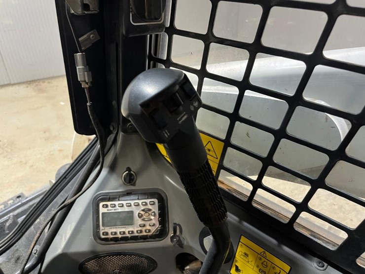 2023-bobcat-t770-image-28