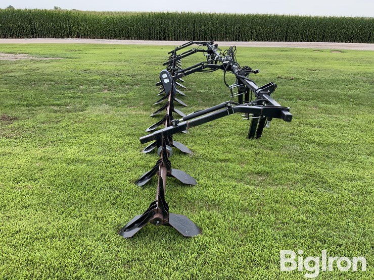 2019-john-deere-16-image-8