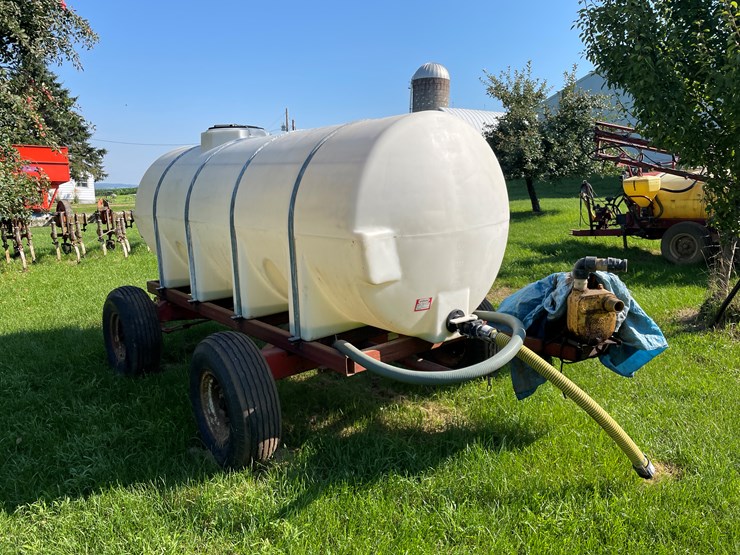 #5475-•-1000-gallon-poly-tank-on-knowles-running-gear-image-4