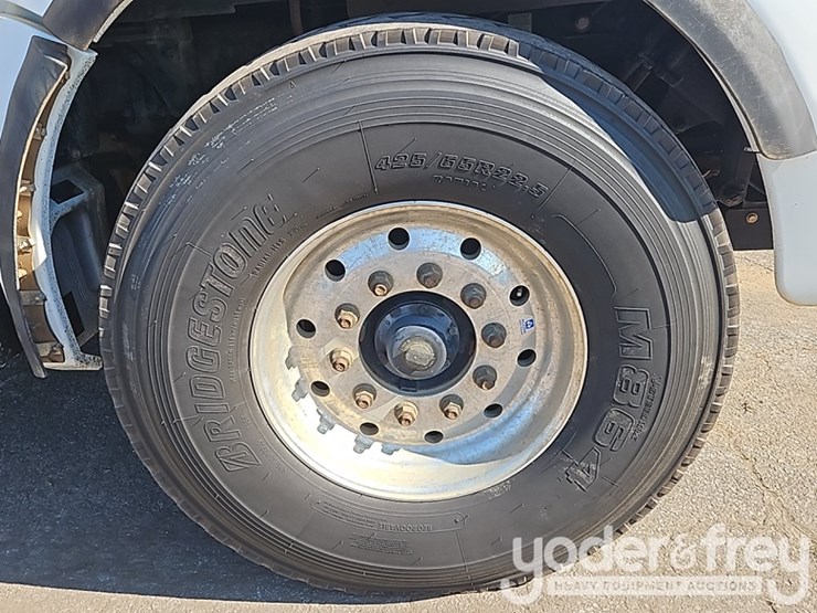 2023-kenworth-t880-image-9