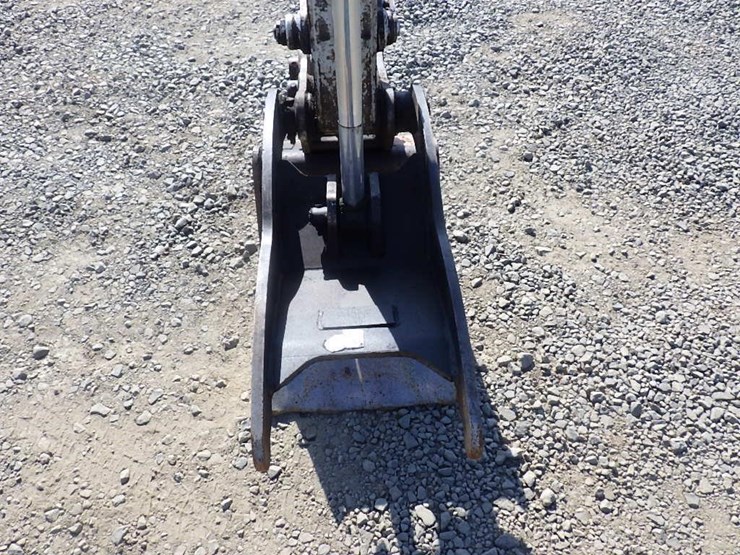 takeuchi-tb240-image-11