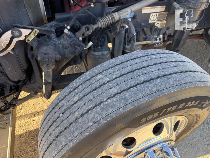2021-peterbilt-389-image-32
