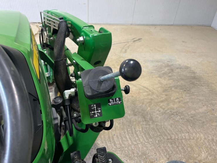 2019-john-deere-3025e-image-26