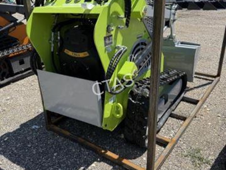 #113-•-land-hero-mini-skid-steer-image-4