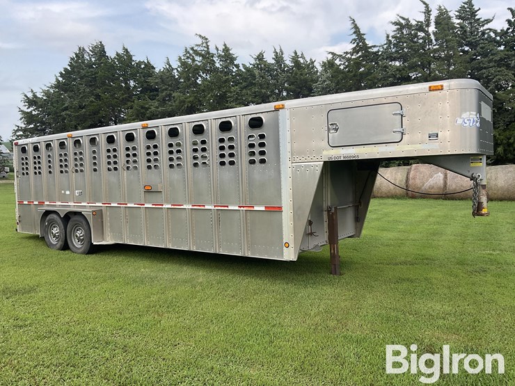2003-wilson-livestock-trailer-image-3