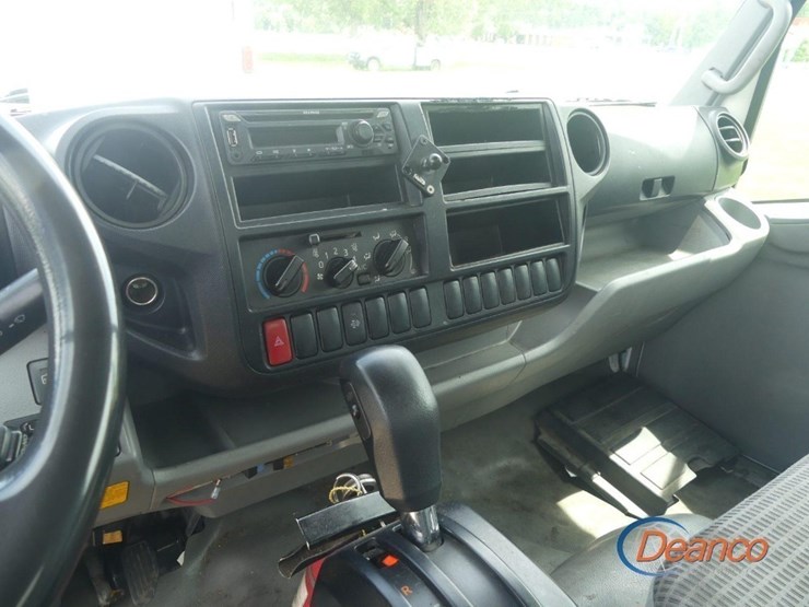 2019-hino-195-image-13