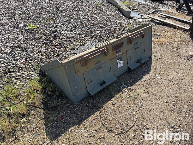 bobcat-68”-heavy-duty-skid-steer-bucket-image-7